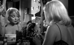 Marilyn frente al espejo